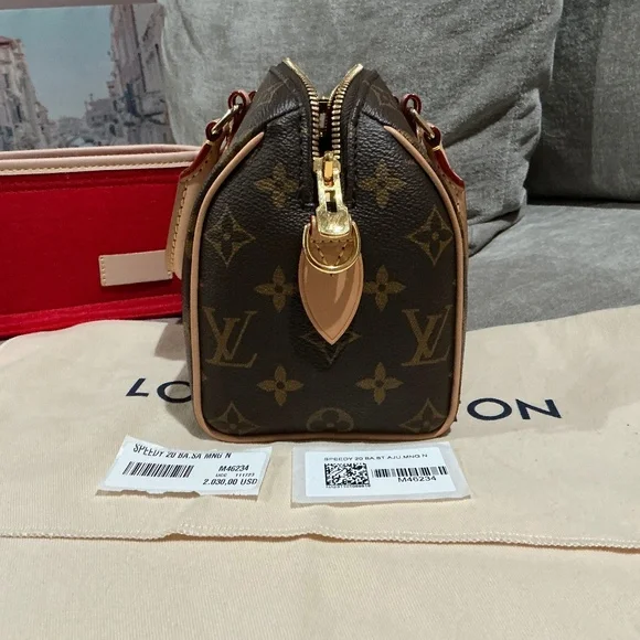 Louis Vuitton Speedy 20 in monogram - Picture 7 of 10